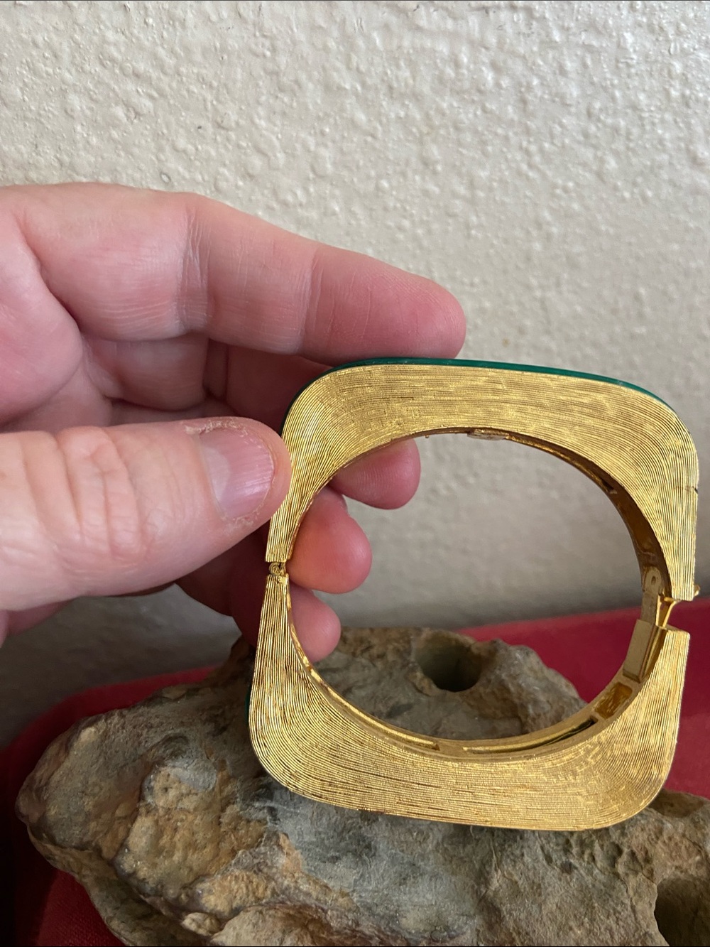 Vintage 70s Gold Brushed & Green Acrylic Hinged Square Clamper Bracelet - Picture 4 of 12